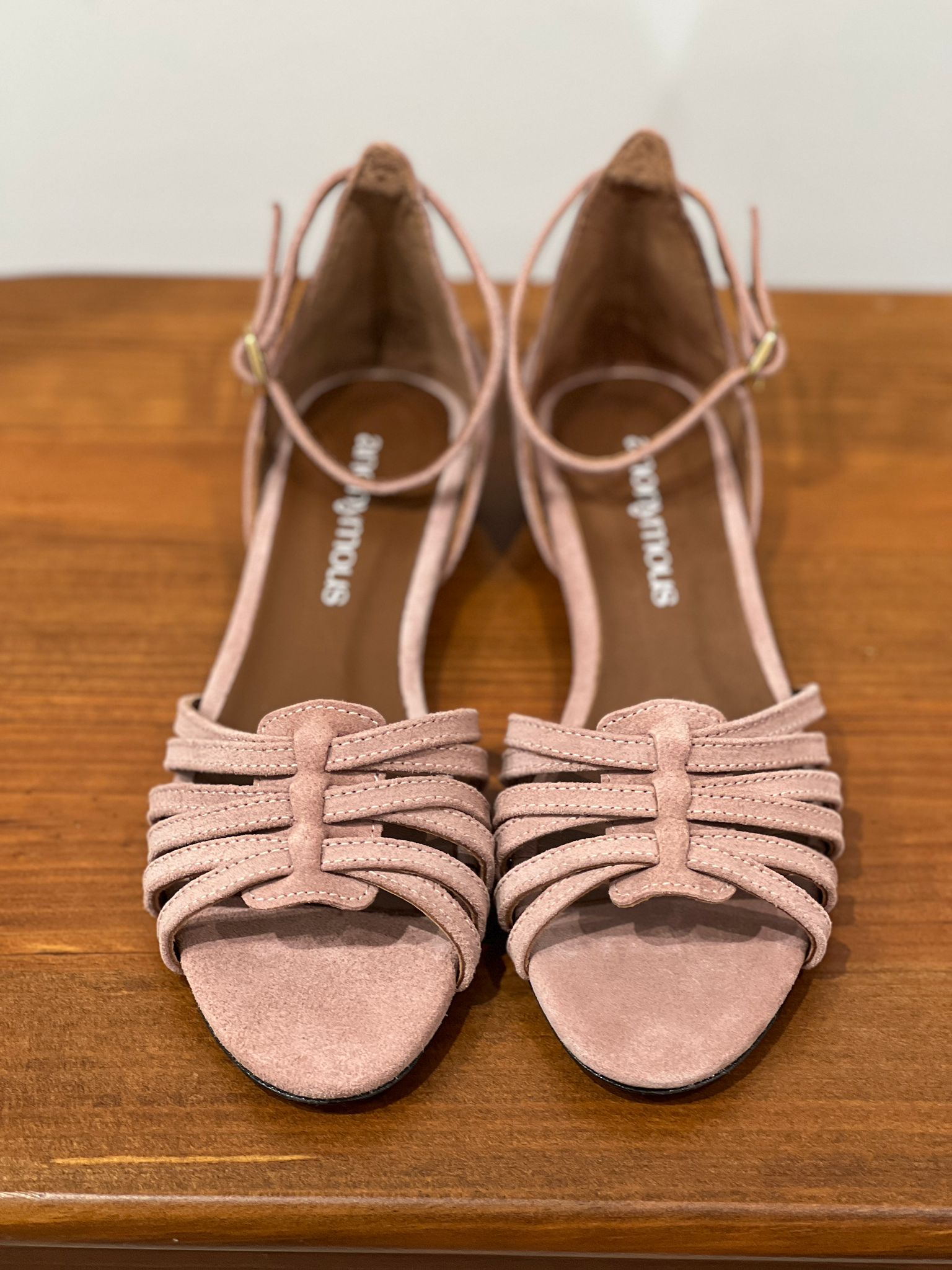 Sandalias rosa romántico