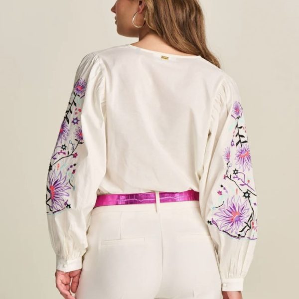 OUTLET CAMISA BLANCA CON BORDADO-POM - Imagen 3