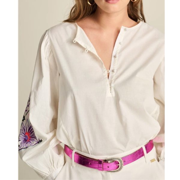 OUTLET CAMISA BLANCA CON BORDADO-POM - Imagen 2