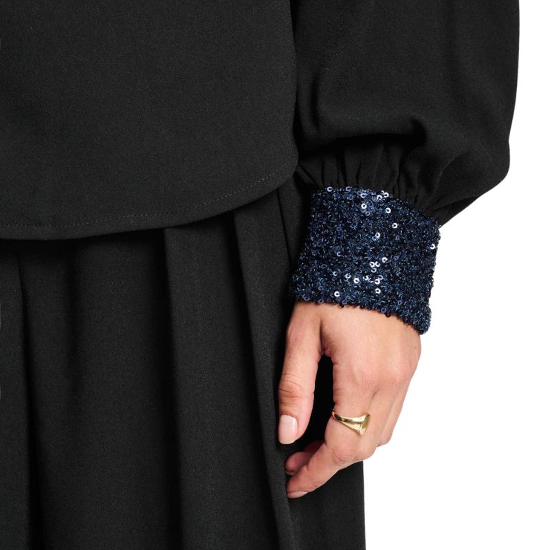 CAMISA NEGRA CON LAZO-POM - Imagen 3